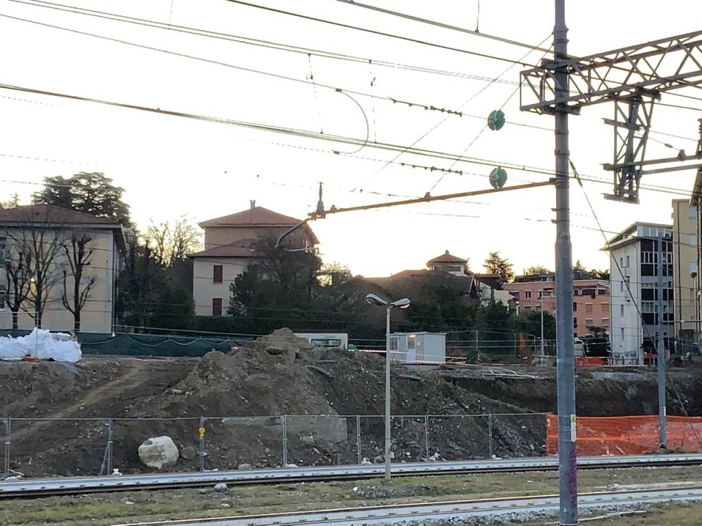 Cantieri parcheggio del ponte: ora si vedono le basi