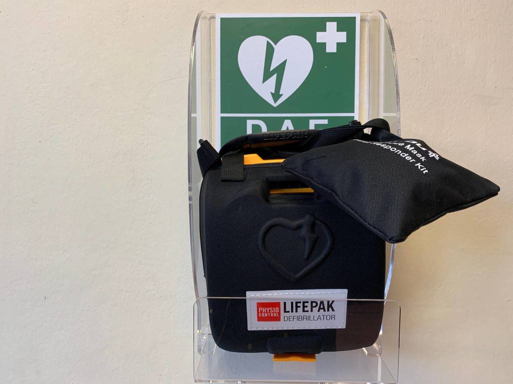 Dae (defibrillatore) nella sede di Varesenews