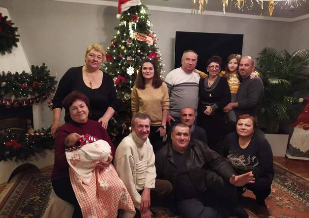 Auguri Di Natale Ucraino.Da Samarate All Ucraina Per Trovare La Famiglia Di Vlade Che Ospitano D Estate