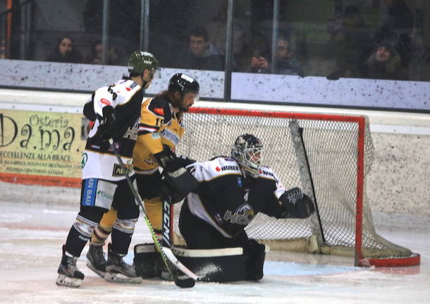 Hockey: al Palalbani Mastini e Merano - foto di roberto gernetti