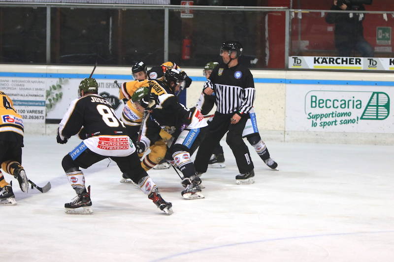 Hockey: al Palalbani Mastini e Merano - foto di roberto gernetti