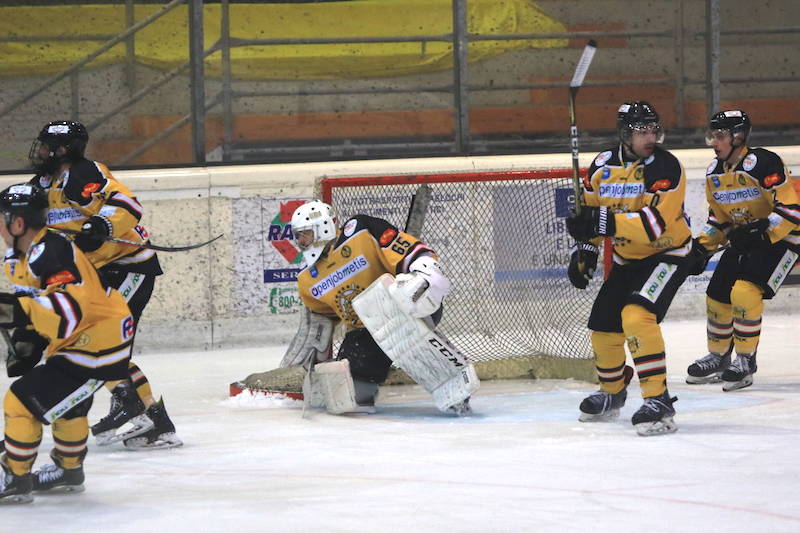 Hockey: al Palalbani Mastini e Merano - foto di roberto gernetti