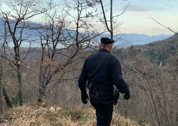 Il foto racconto di una mattinata nei boschi a caccia di spacciatori