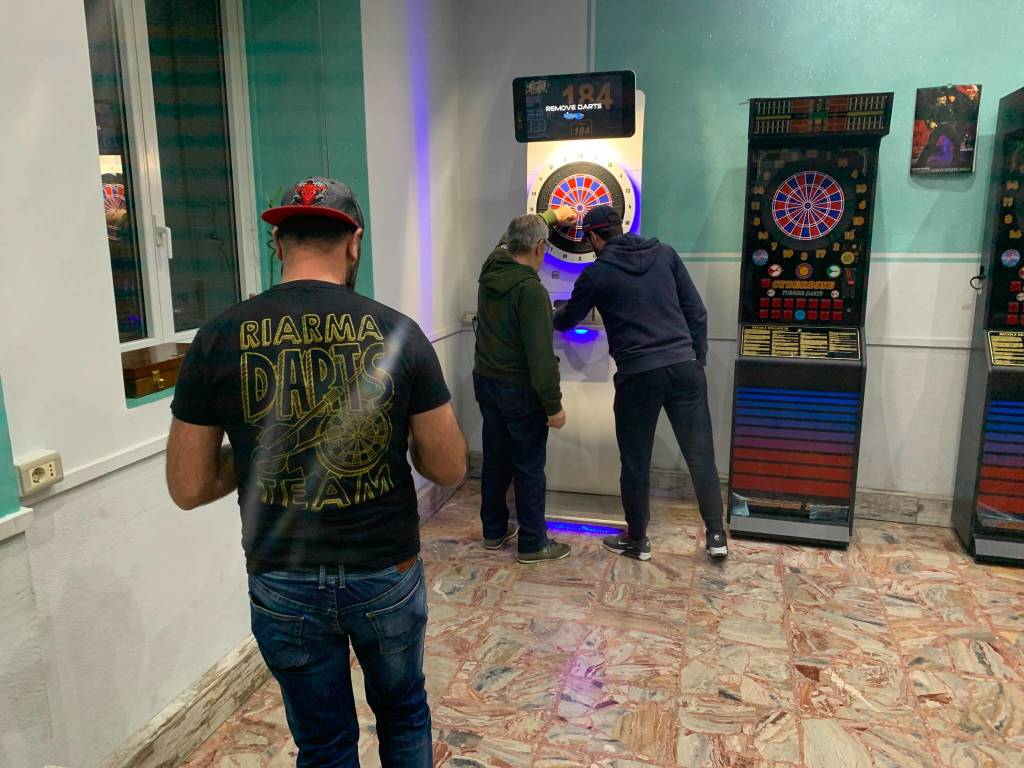 Il Riarma Caffè si dà alle freccette