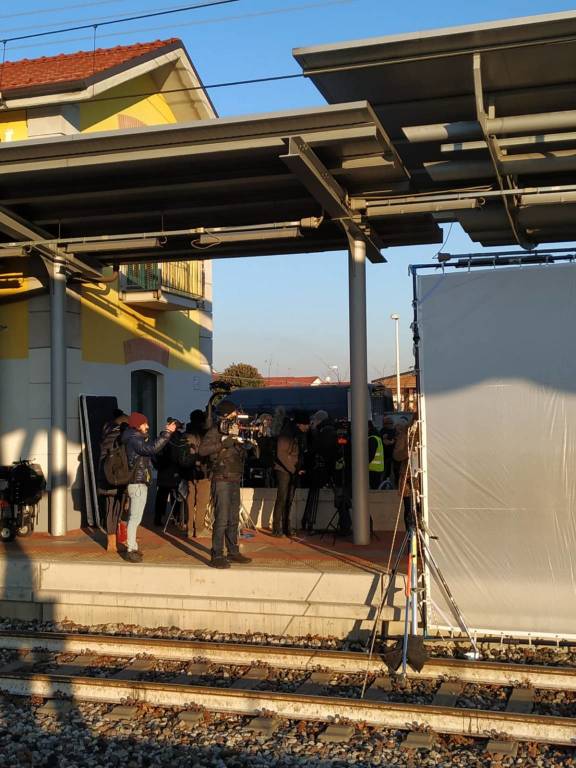 "Il treno è sempre il treno": Renato Pozzetto protagonista sul set alla stazione di Ceriano-Solaro
