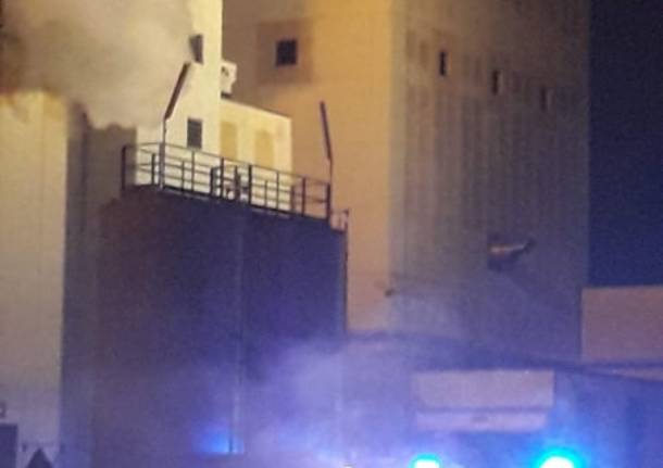 Incendio ad accam busto arsizio - foto di Massimiliano De Martino