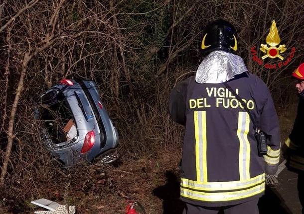 incidente stradale venegono superiore vigili del fuoco