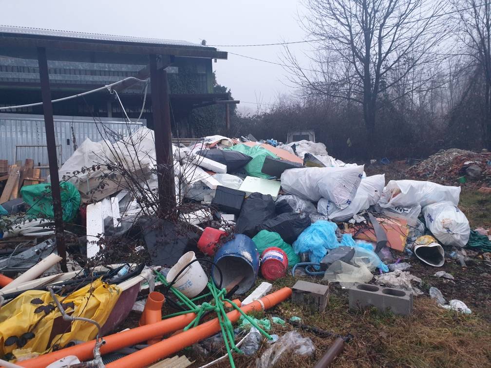 Individuata e sequestrata dai carabinieri forestali una discarica abusiva