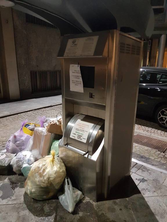 Le isole ecologiche continuano a non funzionare