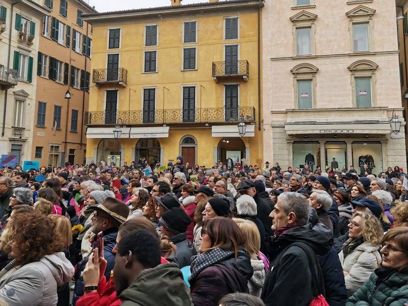 Le sardine in piazza a Varese