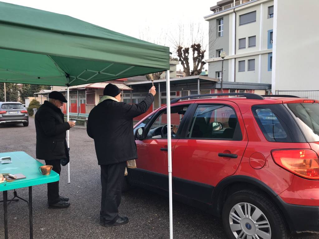 Sant'Antonio, la benedizione delle auto