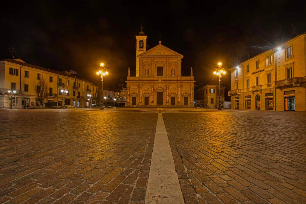 Saronno by night (foto di Stefano Monticelli)