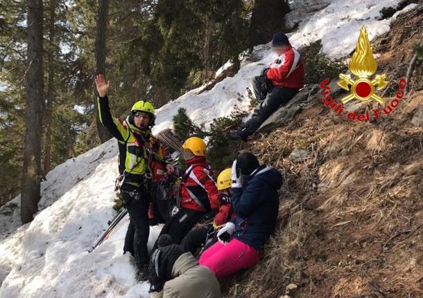 Si perdono con le ciaspole. Salvati dall'elicottero