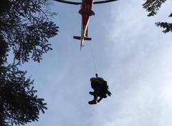 Si perdono con le ciaspole. Salvati dall'elicottero