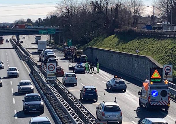 auto in fiamme cavaria febbraio 2020