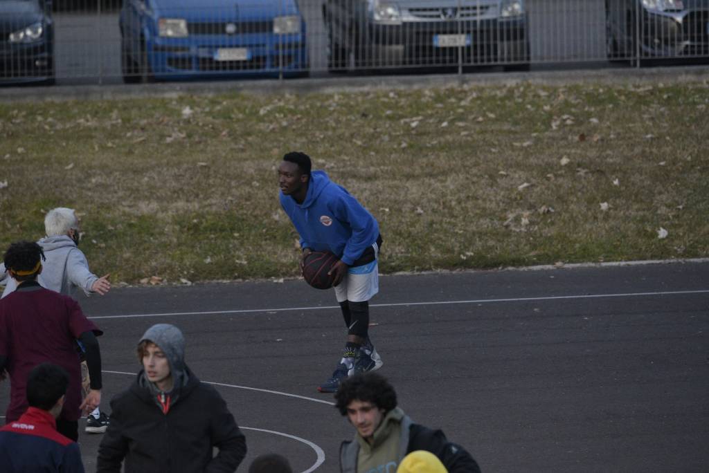 Basket al campetto del Verri in memoria di Kobe Bryant
