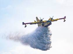 Canadair in azione a Sesto Calende