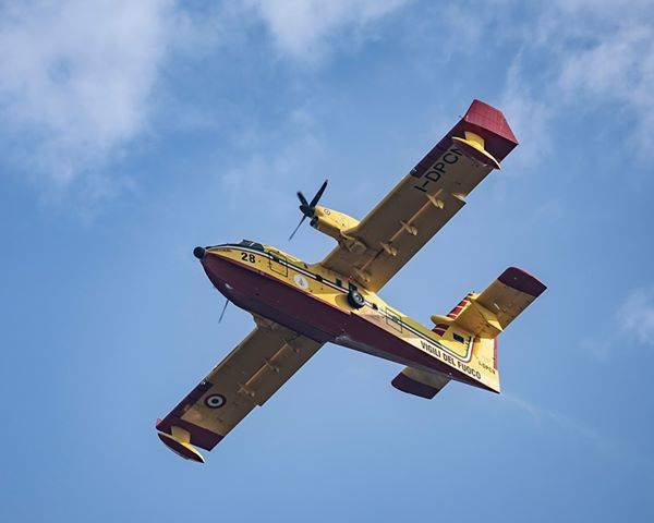 Canadair in azione a Sesto Calende