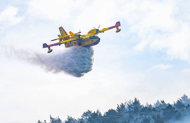 Canadair in azione a Sesto Calende