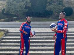 Due Harlem Globetrotters a spasso per Varese