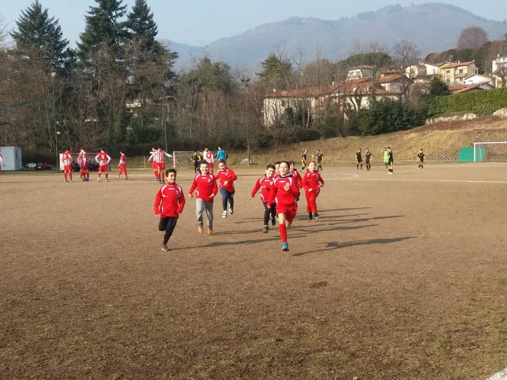 Finite le cure, Lorenzo può festeggiare insieme ai suoi amici