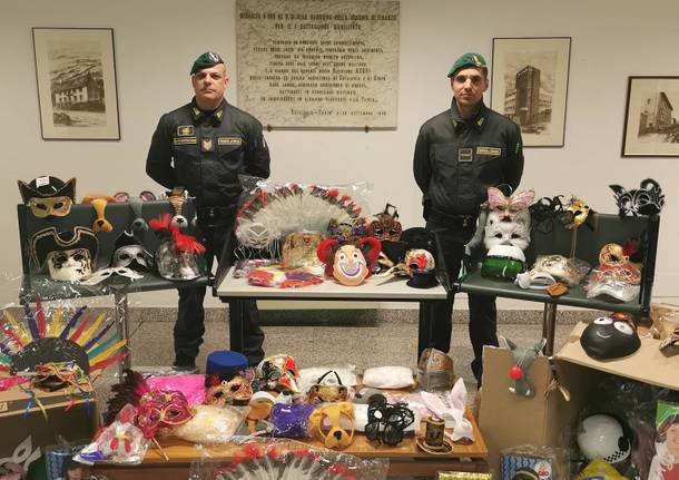 Gdf sequestrano oggetti di carnevale