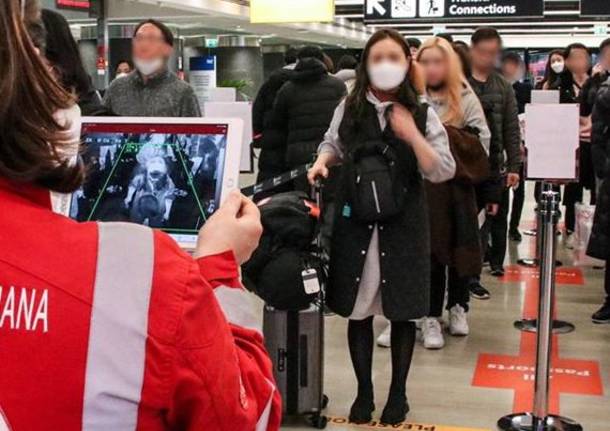 coronavirus controlli aeroporto