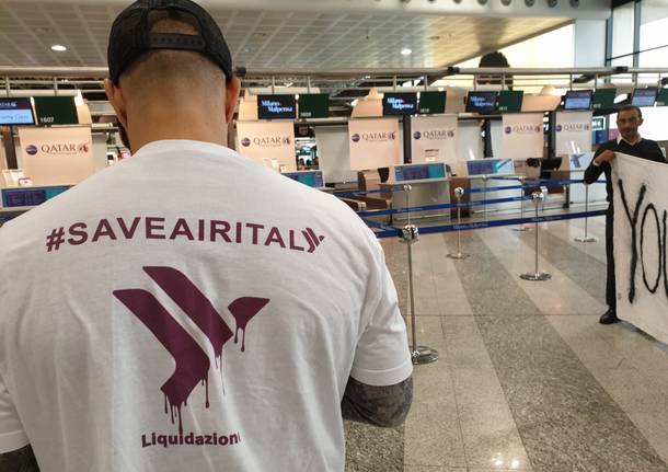 I flash mob a Malpensa contro la chiusura di Air Italy