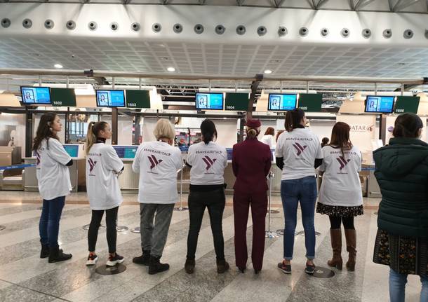 I flash mob a Malpensa contro la chiusura di Air Italy