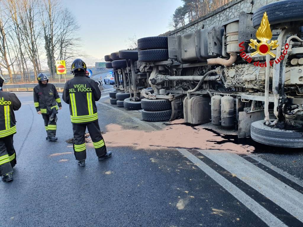 Incidente A26 arsago Seprio - foto dei vigili del fuoco