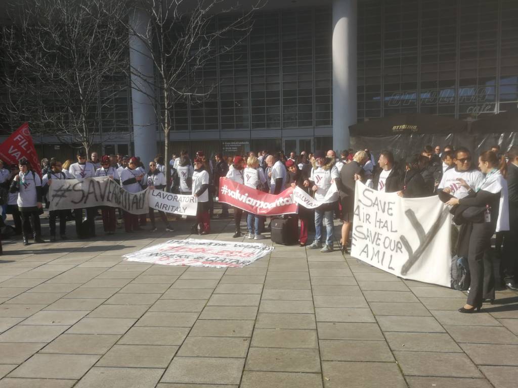 La protesta di Air Italy al Pirellone 