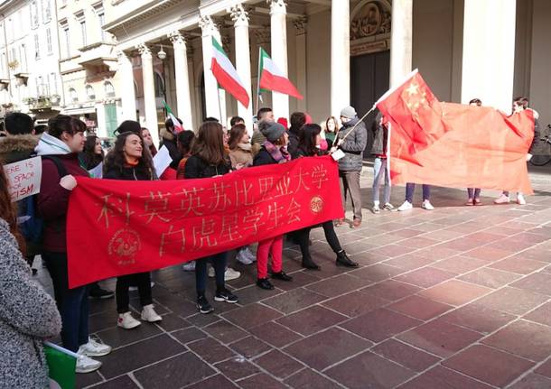 Gli studenti dell’Insubria in corteo per solidarietà al popolo cinese