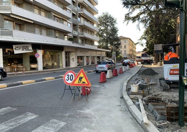 Nuovi marciapiedi a Biumo nell’area Ex Enel: i cantieri