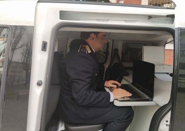 Un nuova auto di servizio con centrale operativa per la Polizia locale di Limbiate