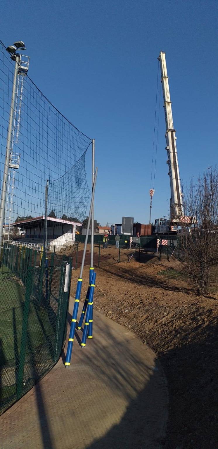 Posa dei bagni al centro sportivo di Cislago 