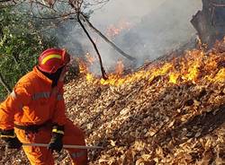 volontari antincendio boschivo brezzo di bedere