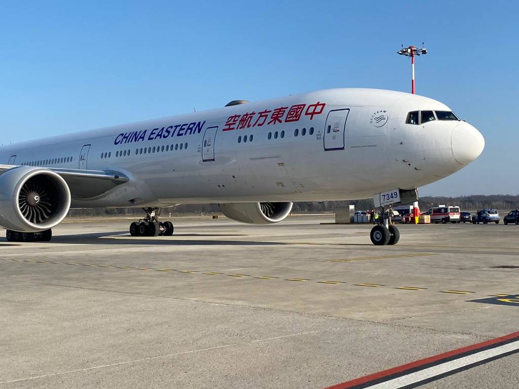 Arrivo cargo medici materiale dalla Cina