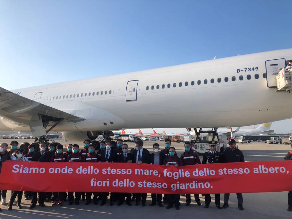 Arrivo cargo medici materiale dalla Cina