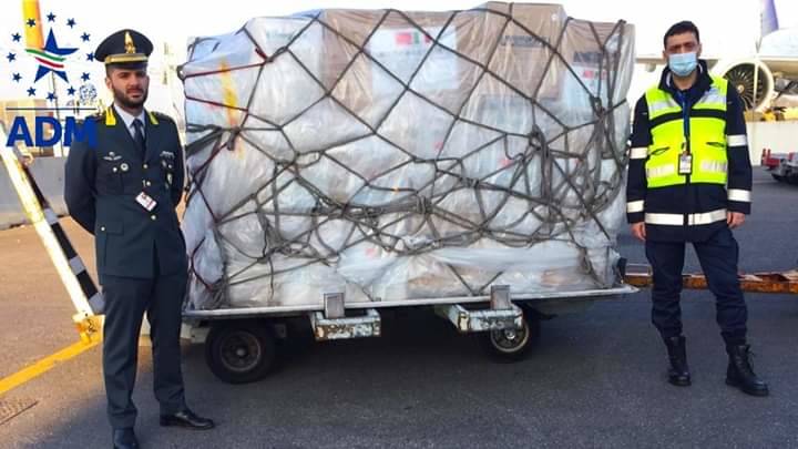 Arrivo cargo medici materiale dalla Cina