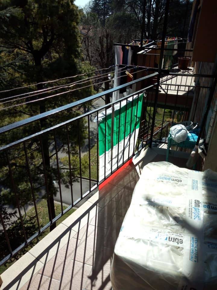 Bandiere dell'Italia esposte a Saronno