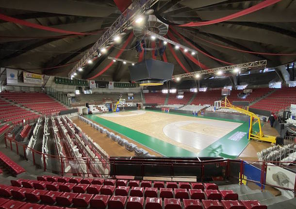 Il nuovo parquet alla Enerxenia Arena