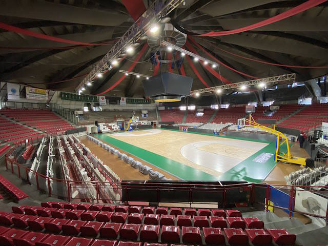 Il nuovo parquet alla Enerxenia Arena