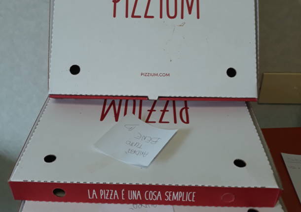 Anche all\'ospedale di Busto Arsizio nel nuovo reparto Covid1 sono arrivate le pizze oggi! Un gesto che a noi infermieri ha fatto emozionare moltissimo! Grazie Pizzium e...andrà tutto bene!❤ Chiara