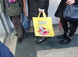 Coda alle poste vuote per il coronavirus - foto Marco Pinti