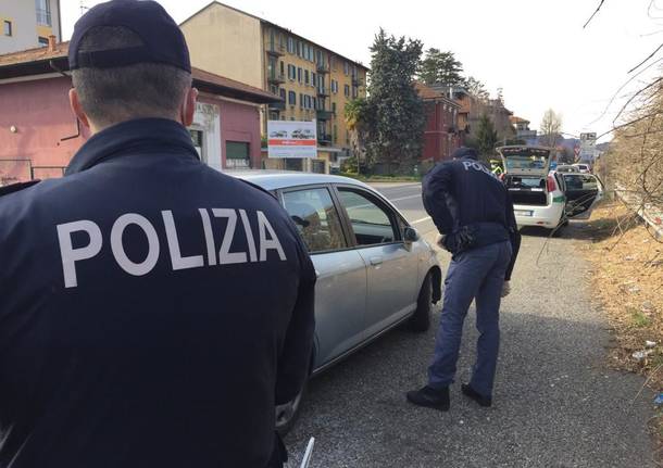 controllo vigili polizia locale di varese per coronavirus