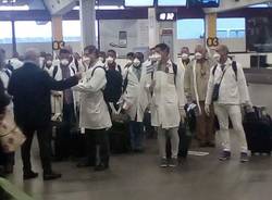 Coronavirus, arrivati a Malpensa 52 esperti sanitari cubani