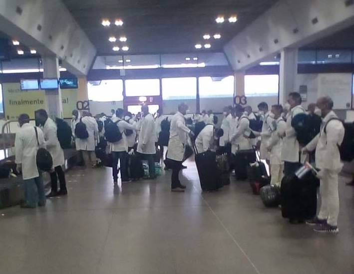 Coronavirus, arrivati a Malpensa 52 esperti sanitari cubani