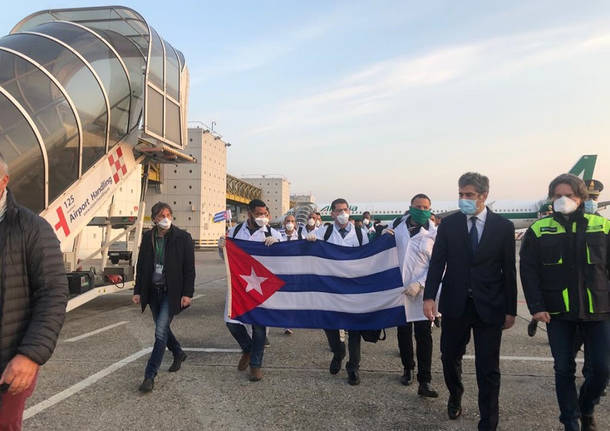 Coronavirus, arrivati a Malpensa 52 esperti sanitari cubani