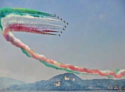 frecce tricolori sorvolano la Rocca di Angera - foto di Vito Skylife Larucci