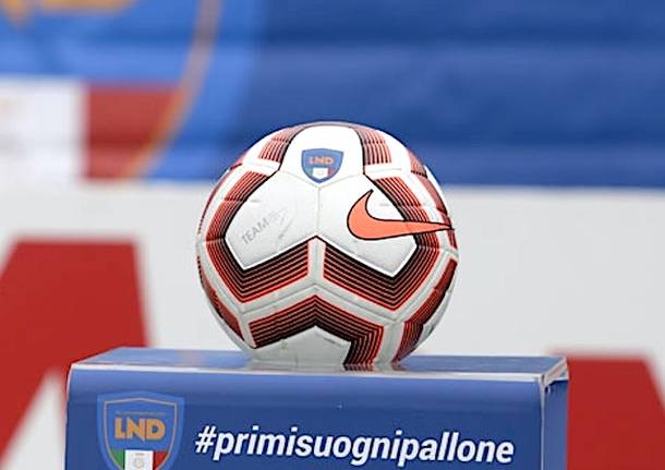 pallone calcio dilettanti